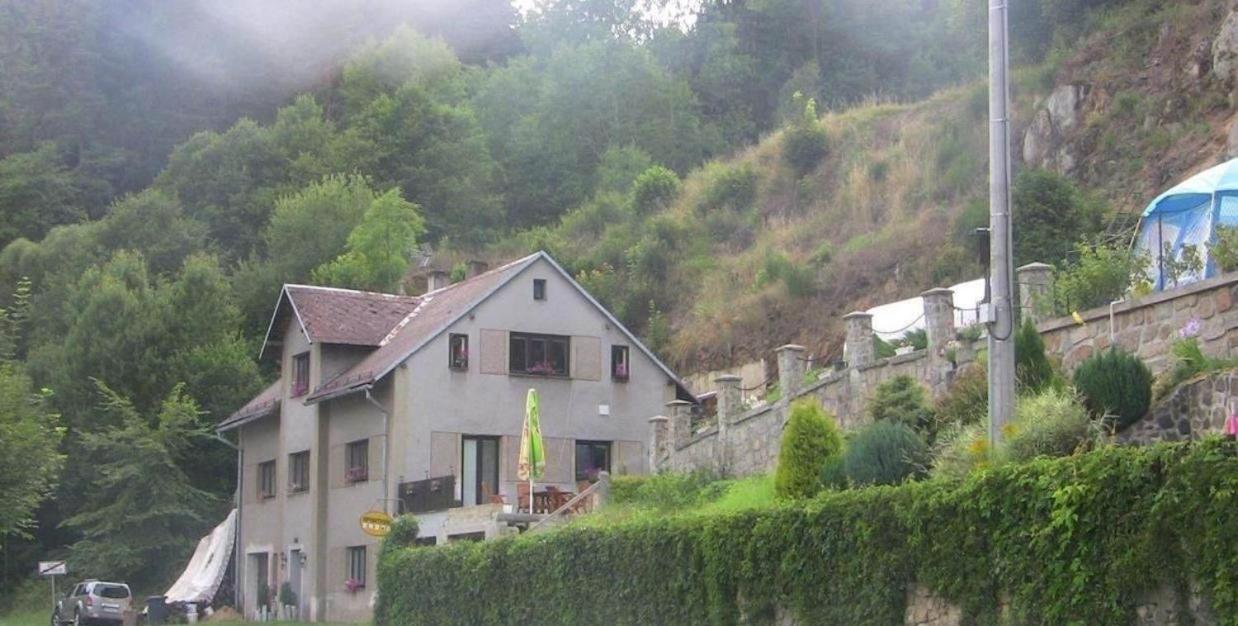 Penzion Apartmany Becov Becov nad Teplou Luaran gambar